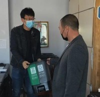 南長山街道發放分類垃圾桶,引領垃圾分類新風尚